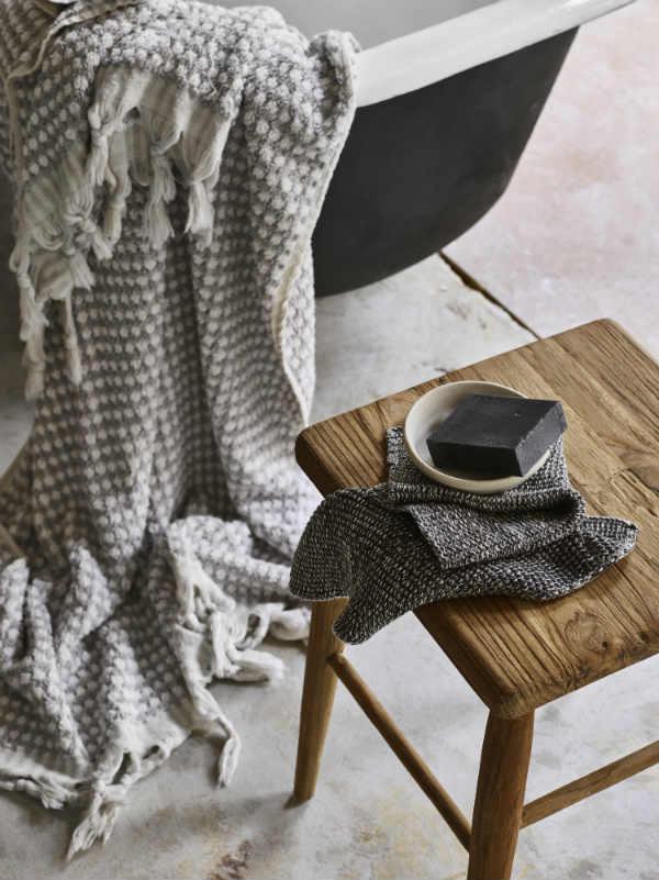 A Guide On How To Keep Your Hand Loomed Bath Towels Lovely